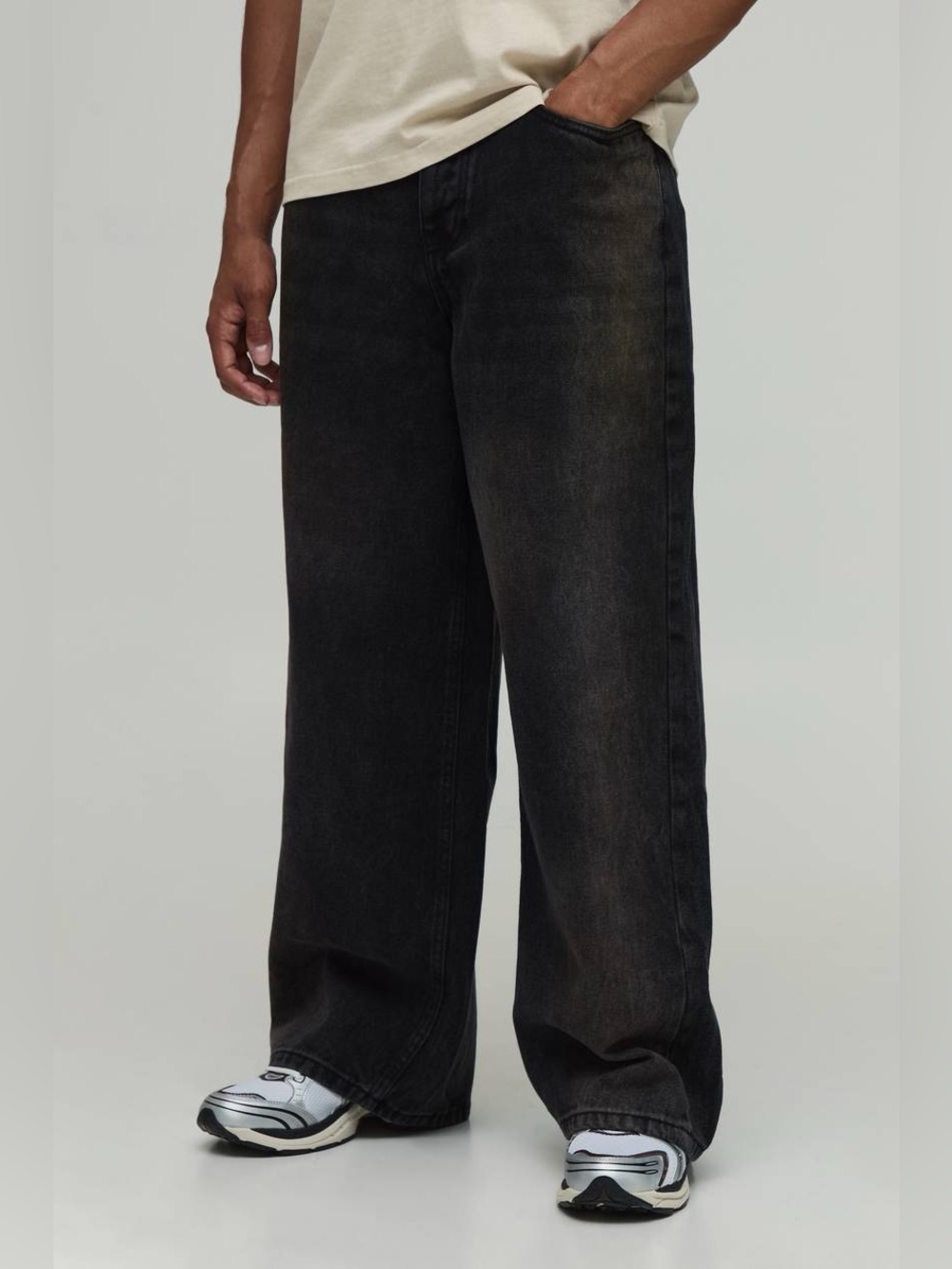 boohooMAN
Baggy Rigid Bleach Washed Denim Jeans